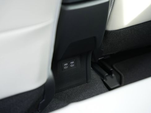 New 2026 Toyota Prius XLE image 31