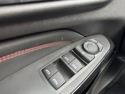 Certified 2025 Chevrolet Trax RS image 5