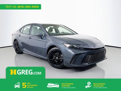 Used 2025 Toyota Camry SE FWD image 1