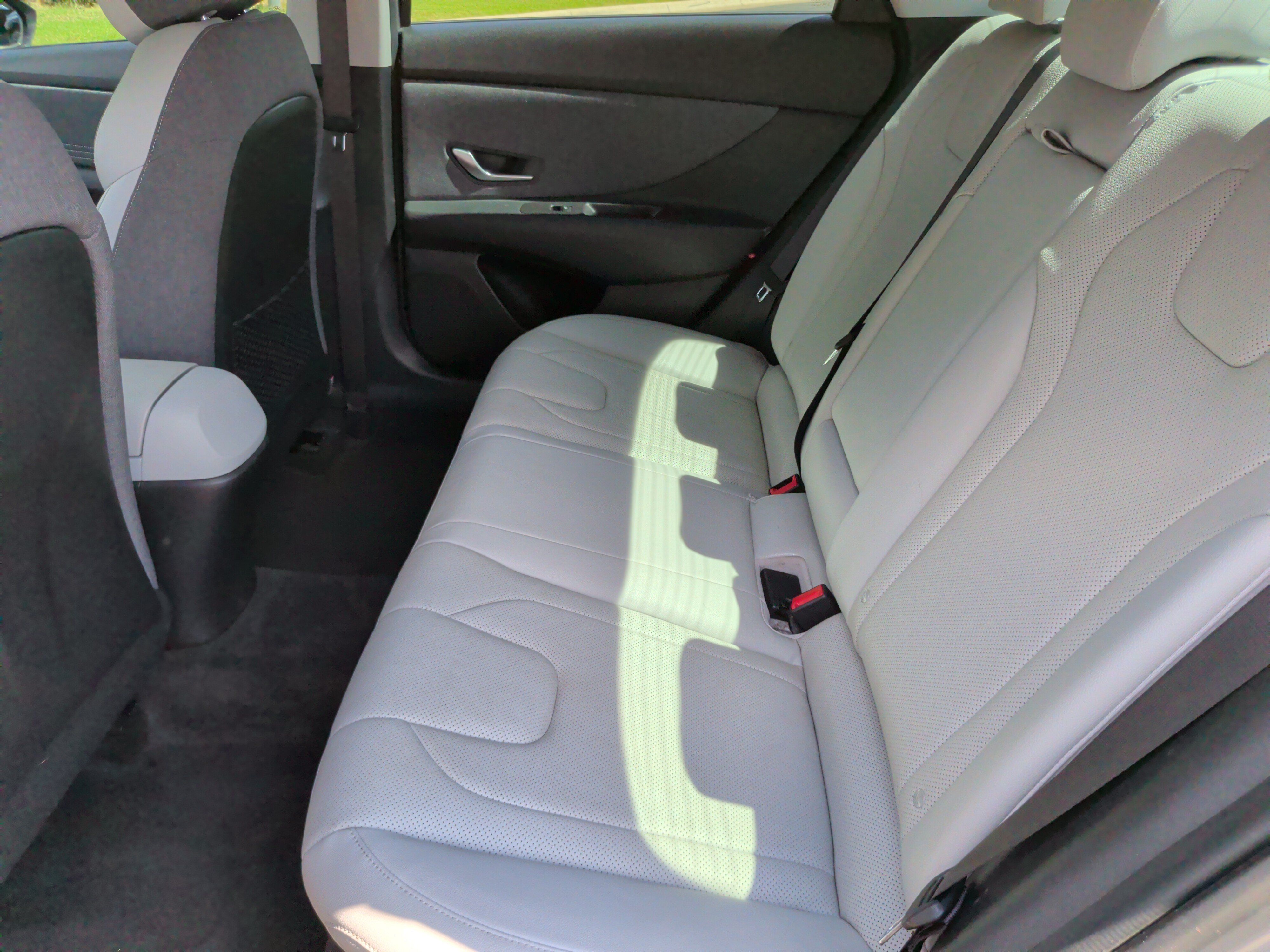 Used 2022 Hyundai Elantra Limited FWD image 36