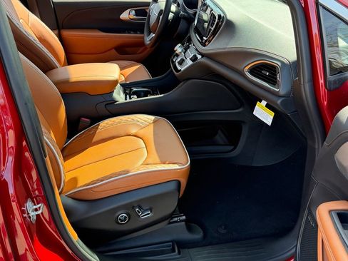 New 2026 Chrysler Pacifica Pinnacle image 20