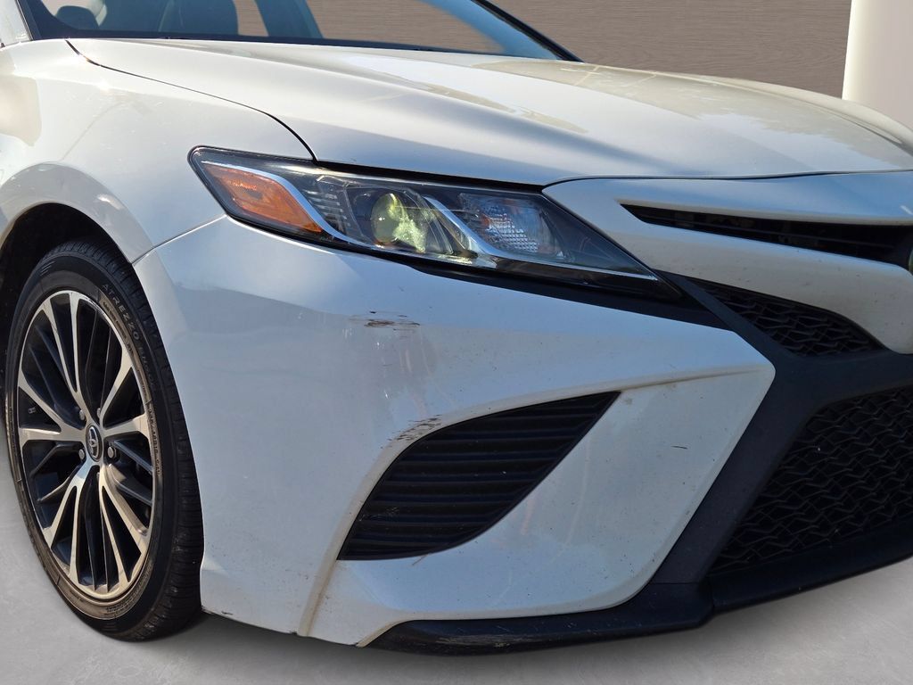 Used 2019 Toyota Camry SE FWD image 3