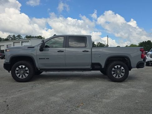 Used 2024 Chevrolet Silverado 2500 Custom w/ Custom Value Package AWD/4WD image 2
