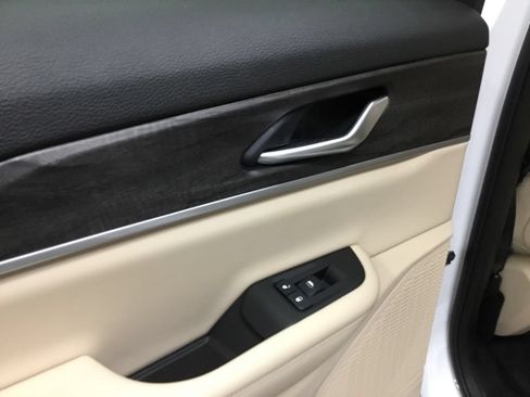 Used 2023 Jeep Grand Cherokee Limited AWD/4WD image 13