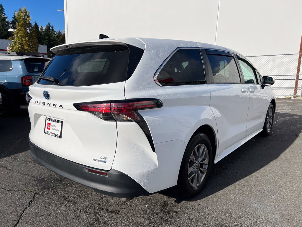 Certified 2022 Toyota Sienna LE FWD image 4
