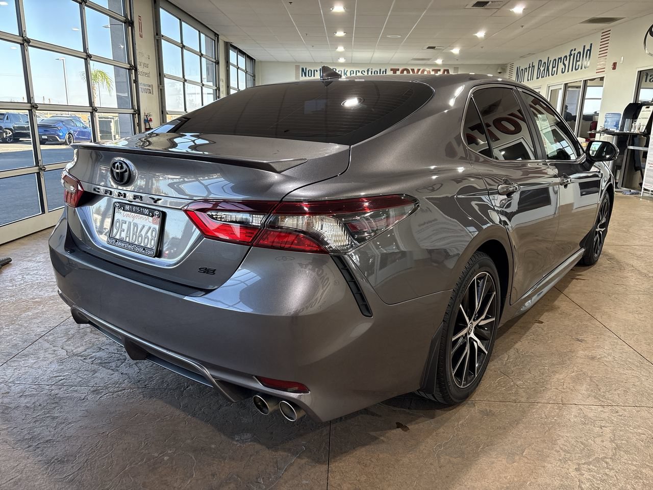 Used 2023 Toyota Camry SE FWD image 2