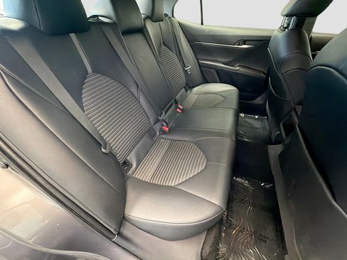 Used 2022 Toyota Camry SE w/ Carpet Mat Package (TMS) FWD image 14