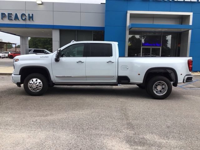 Used 2026 Chevrolet Silverado 3500 High Country w/ Technology Package AWD/4WD image 2