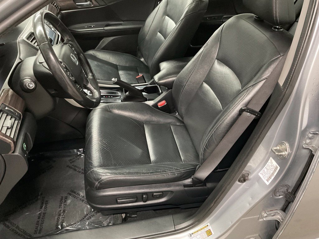 Used 2017 Honda Accord Touring image 31