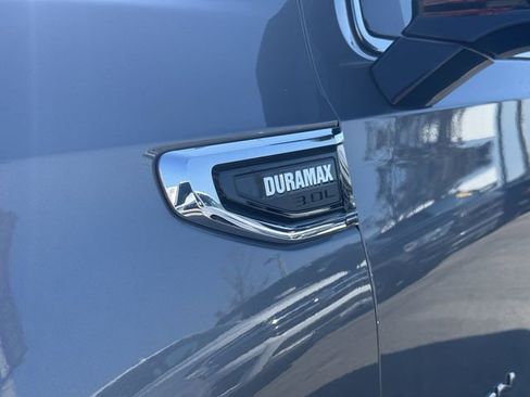 Used 2021 GMC Yukon XL SLT w/ SLT Premium Package image 6