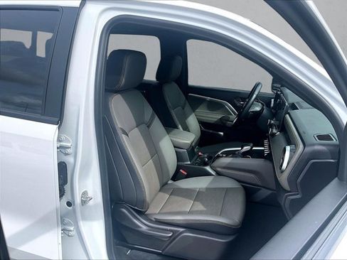 Used 2025 Chevrolet Colorado ZR2 w/ Technology Package AWD/4WD image 9