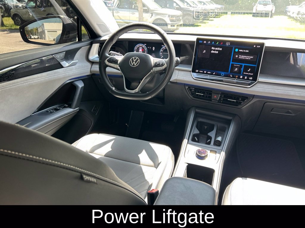 Certified 2025 Volkswagen Tiguan SE FWD image 9