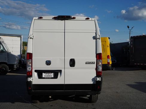 Used 2024 RAM ProMaster 2500 w/ Convenience Group FWD image 5