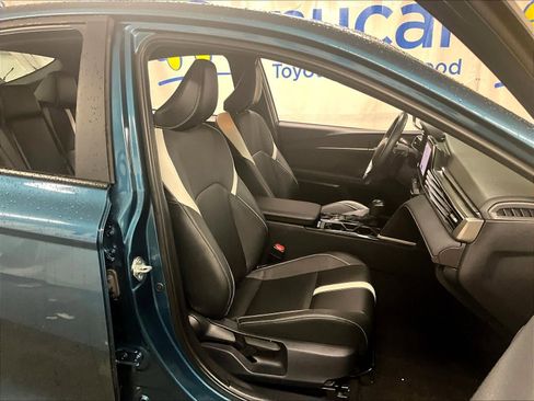 Used 2025 Toyota Camry SE image 11