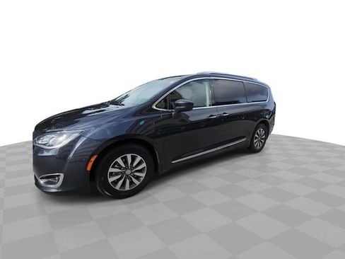 Used 2020 Chrysler Pacifica Touring-L w/ Premium Audio Group image 4
