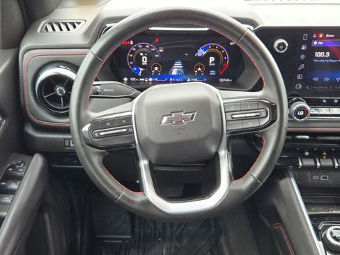 Used 2025 Chevrolet Colorado Z71 image 18
