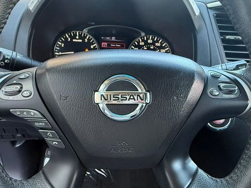 Used 2016 Nissan Pathfinder SV image 24