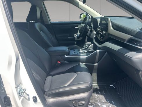 Used 2026 Toyota Highlander XLE w/ Protection Package #3 (TMS) AWD/4WD image 17