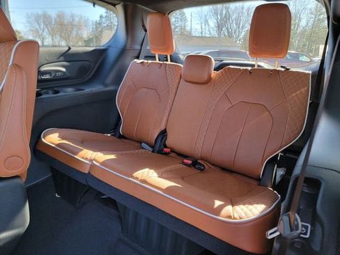 New 2026 Chrysler Pacifica Pinnacle AWD/4WD image 21