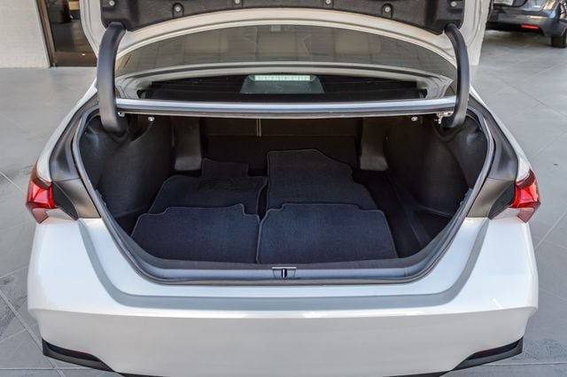 Used 2019 Toyota Avalon Limited FWD image 11
