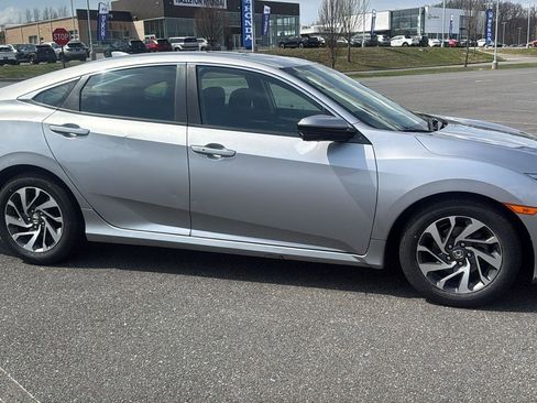 Used 2018 Honda Civic EX image 3