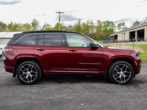 Used 2024 Jeep Grand Cherokee Summit AWD/4WD image 2
