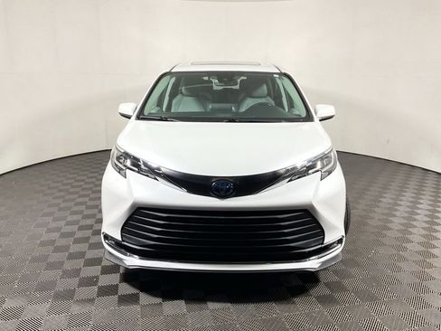 Used 2022 Toyota Sienna XLE FWD image 8