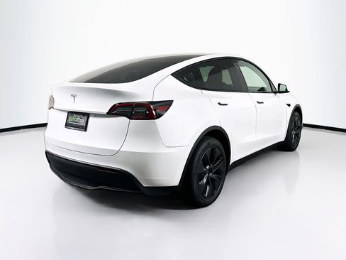 Used 2025 Tesla Model Y Long Range RWD image 9