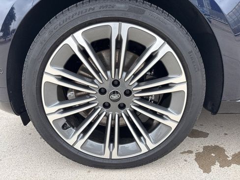 Used 2025 Land Rover Range Rover Long Wheelbase Autobiography image 7