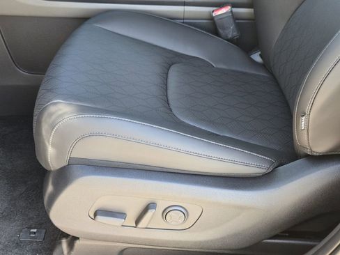 New 2026 Kia Carnival EX FWD image 19