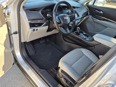 Certified 2019 Cadillac XT4 Luxury FWD image 10