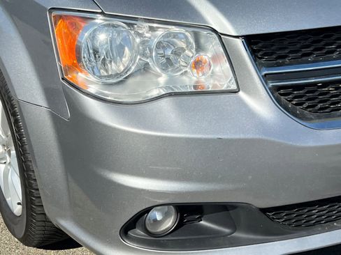 Used 2019 Dodge Grand Caravan SXT image 14