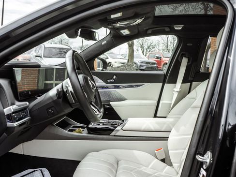 Used 2023 BMW 760i xDrive w/ Executive Package AWD/4WD image 26