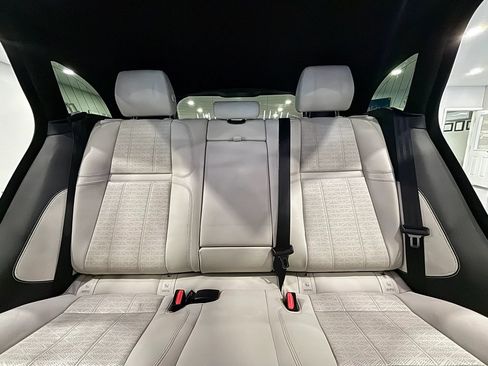 Used 2018 Land Rover Range Rover Velar R-Dynamic SE AWD/4WD image 24