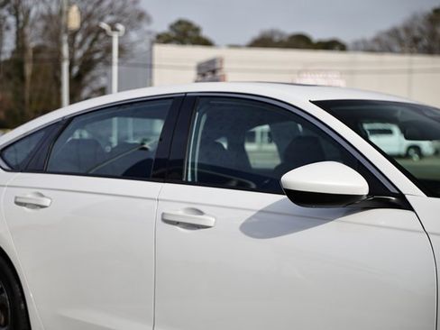 Used 2023 Honda Accord EX image 11