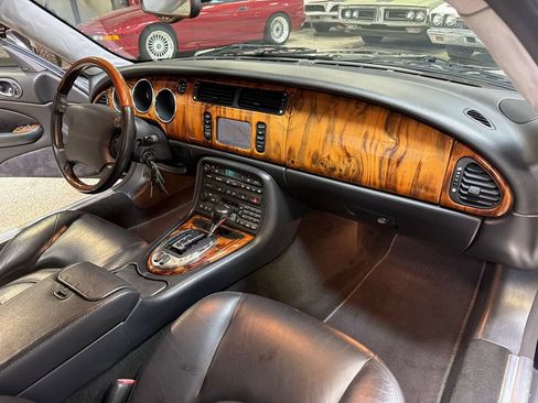 Used 2005 Jaguar XK8 Coupe RWD image 27