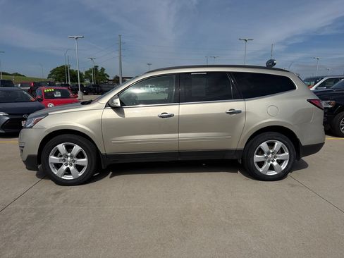Used 2016 Chevrolet Traverse LT w/ Style and Technology Package FWD image 23