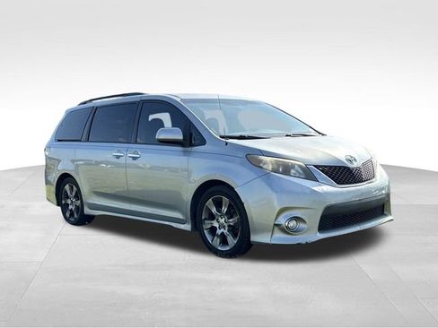 Used 2014 Toyota Sienna SE w/ SE Premium Package w/Entune FWD image 7