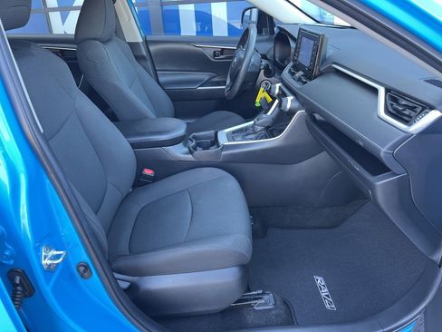 Used 2021 Toyota RAV4 LE image 18