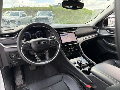 Used 2023 Jeep Grand Cherokee L Limited image 21