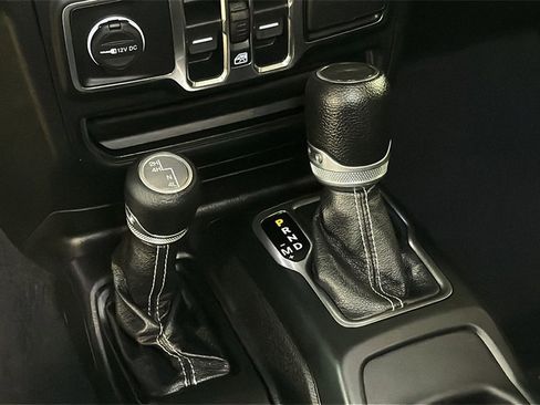 Used 2020 Jeep Gladiator Overland image 23