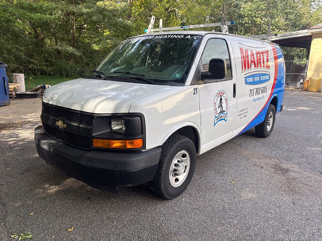 Used 2017 Chevrolet Express 2500 RWD image 2