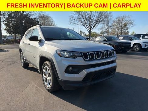 Used 2024 Jeep Compass Latitude image 1