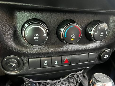 Used 2017 Jeep Wrangler Unlimited Sport w/ Quick Order Package 24S AWD/4WD image 37
