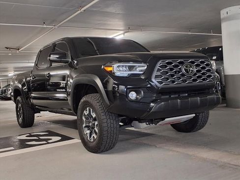 Used 2020 Toyota Tacoma TRD Off-Road w/ Technology Package image 3