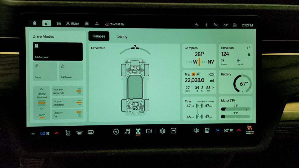 Used 2025 Rivian R1S Adventure Dual AWD/4WD image 18