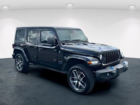 Used 2024 Jeep Wrangler Unlimited image 9