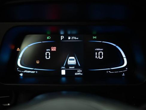 Used 2025 Hyundai Elantra Sport FWD image 17