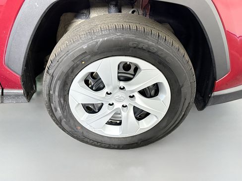 Used 2024 Toyota RAV4 LE image 31