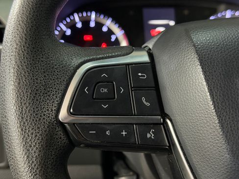 Used 2020 Toyota Highlander L FWD image 13